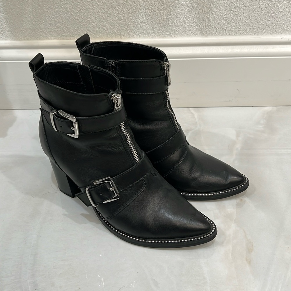 Steve Madden Halle Black Motorcycle Ankle Booties Buckles Zippers Size US 8